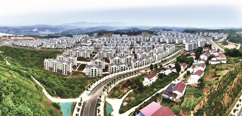 攻坚克难破浪前行,攻坚克难乘势奋进