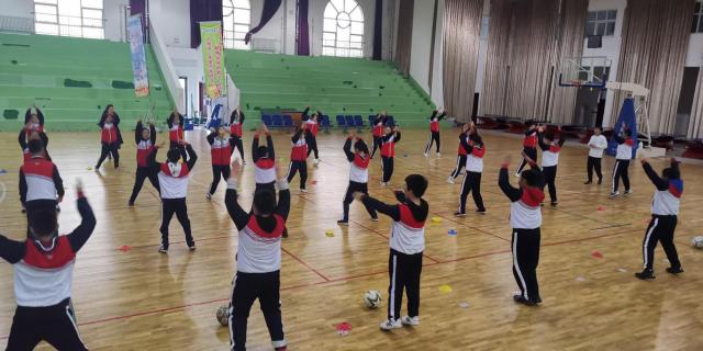 烟台港城中学：社团汇报精彩纷呈，校园生活绚丽多姿