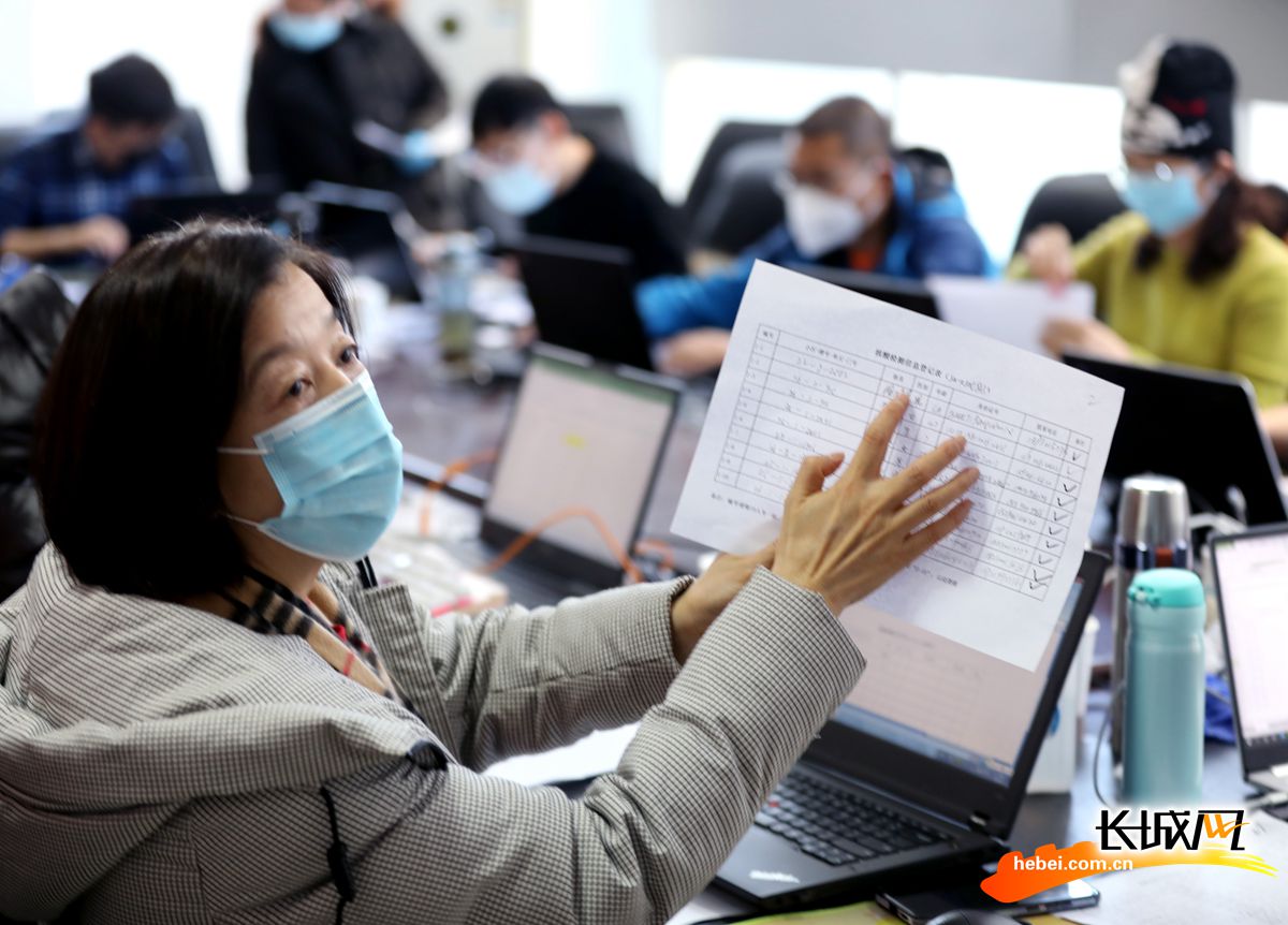 志愿者活动照片汇聚,志愿者照片汇聚成爱心视频