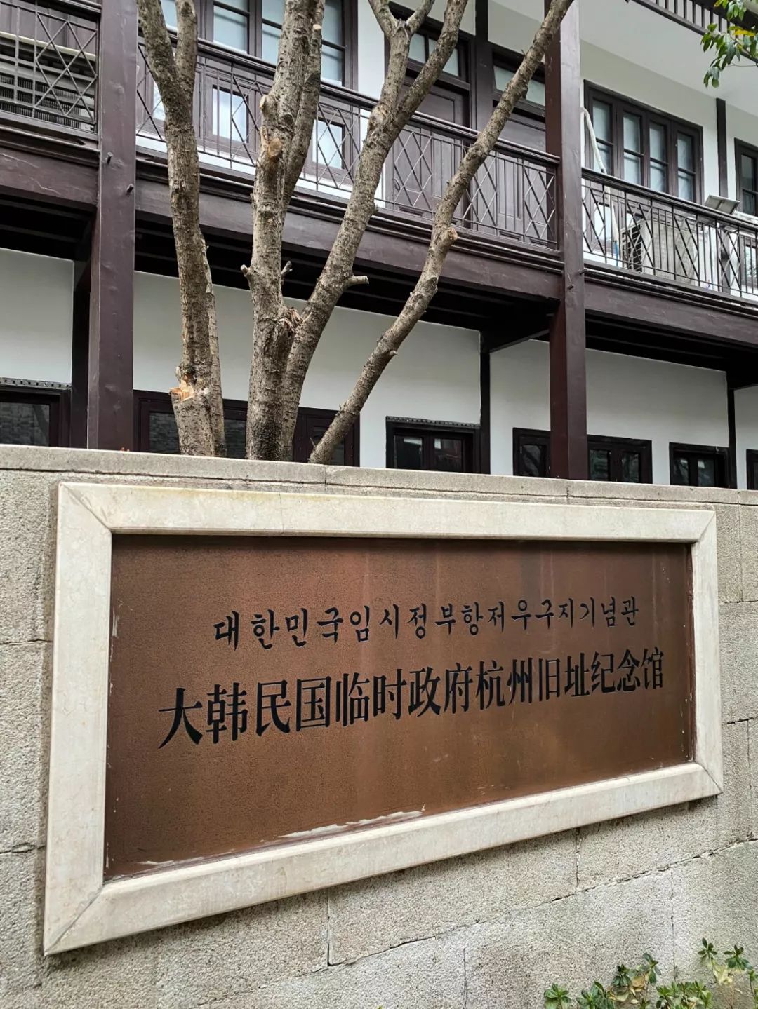 杭州湖边邨酒店怎么订便宜,西湖边住宿酒店哪个好