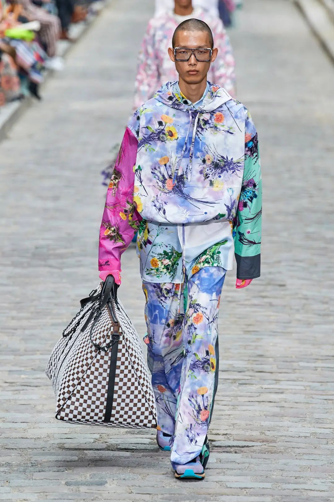 今年男装流行什么款式冬款,今年男装流行什么颜色