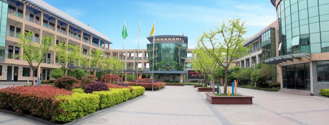 为这所学校点赞,为这样的学校点赞