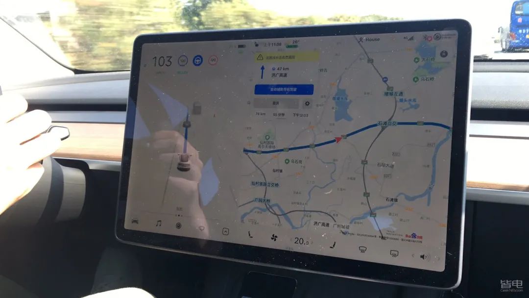 特斯拉小鹏蔚来激烈驾驶评测,作死挑战骑电动车