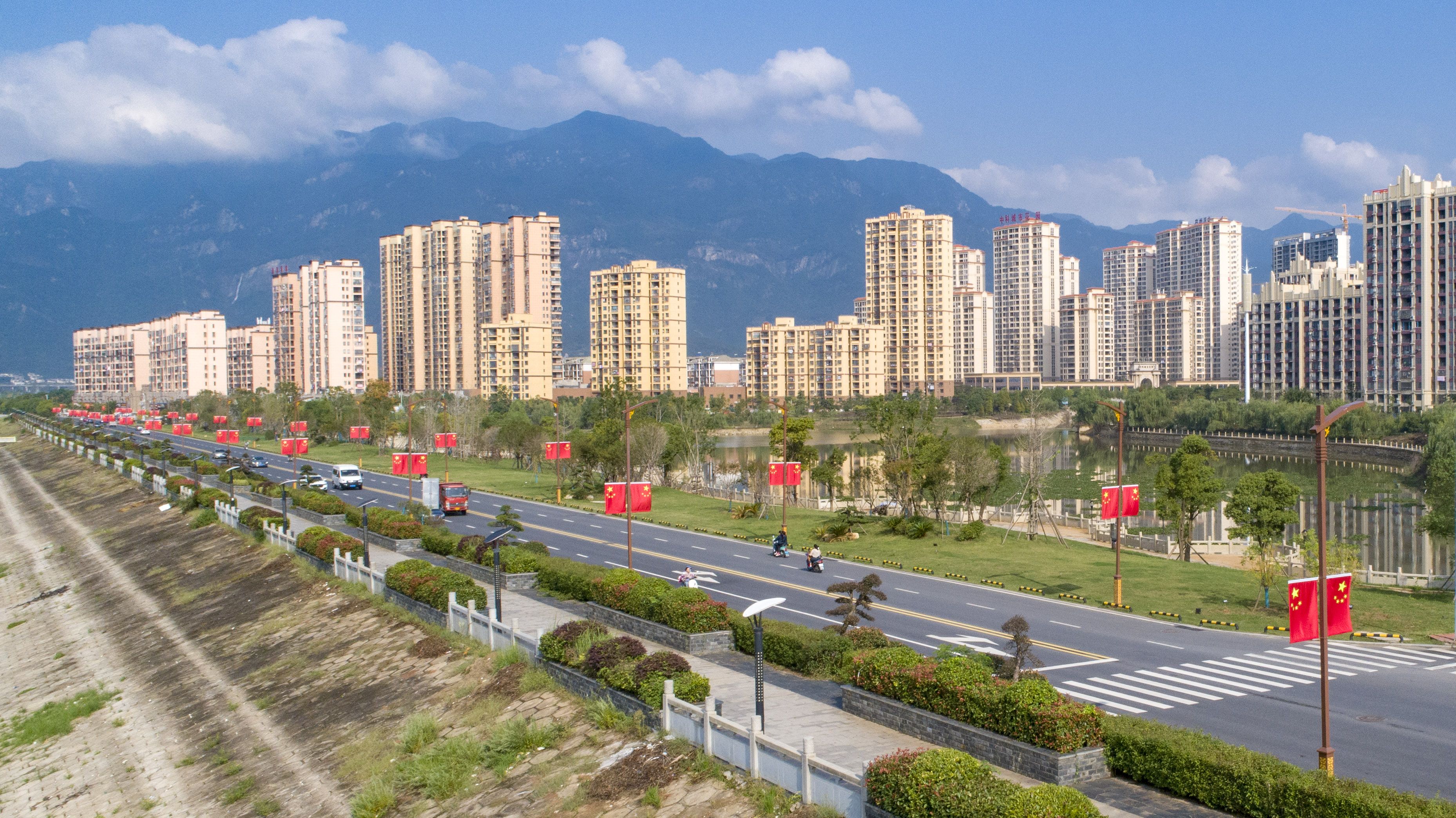 湖畔明珠展新颜——庐山市全力开启高质量跨越式发展新篇章