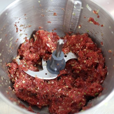 第一美食炸松肉家常做法,老东北美食炸大肉