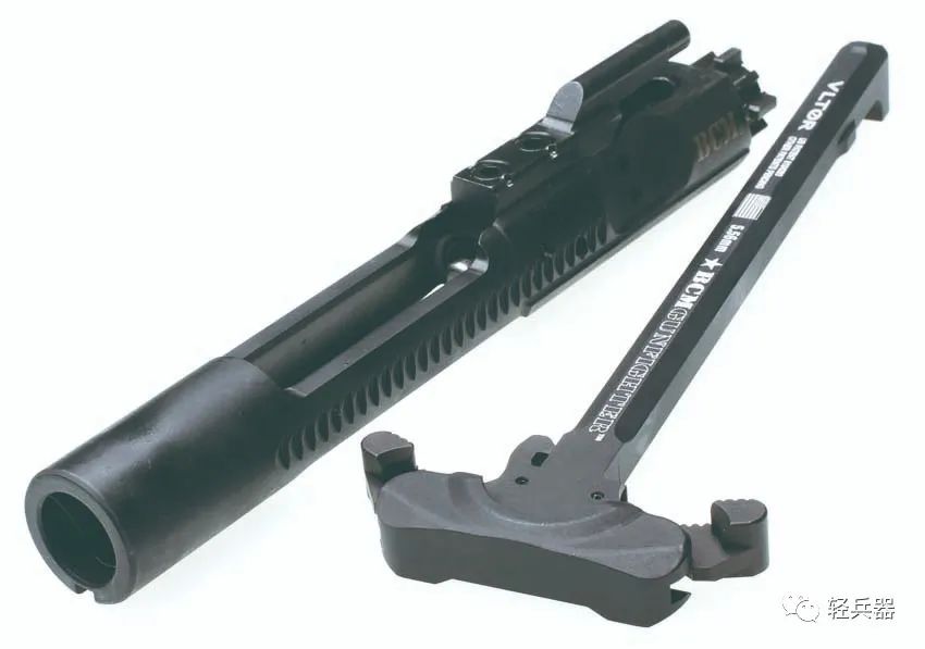 “套娃”式消焰器、加大号的拉机柄……3个版本的BCM公司MID16卡宾枪，优化使用体验