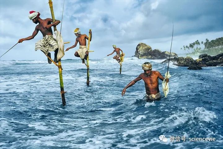 有史以来最简单的捕鱼方式,除了鱼竿还有什么钓具