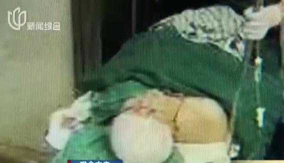 打球摔倒后脑勺着地怎么判断没事,男子运动倒地急救