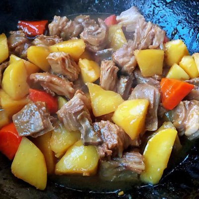 红烧羊肉前腿最好吃的做法,老东北美食红烧羊肉的做法