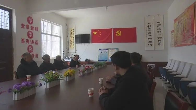 这一天，他们全部用上了新书包新文具