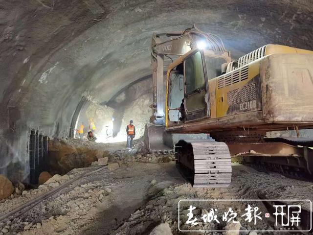 距离开通又近一步！云南楚大路复线突破“卡脖子”工程，施工全面提速