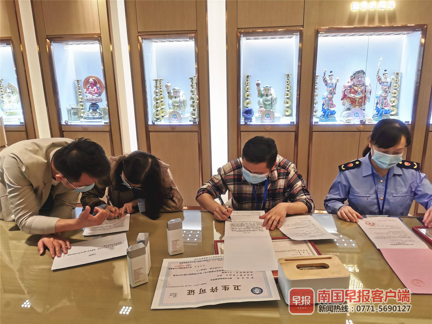 南宁一男子花1700多万,男子花200元买了一盒感冒药