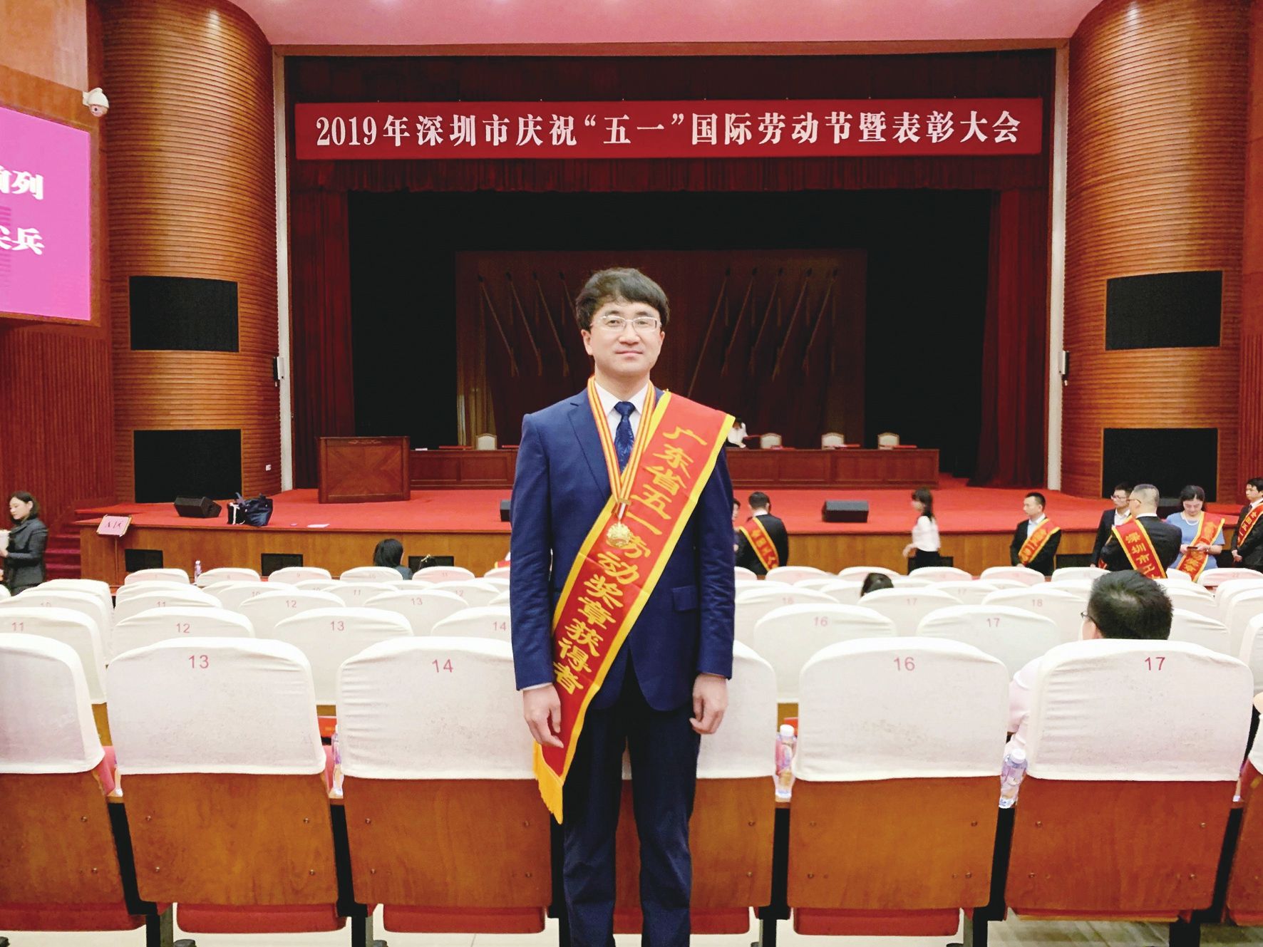 寰疯澶╀笅鑷己涓嶆伅,娣卞湷甯傜浜屼汉姘戝尰闄换鍔涙澃闄㈤暱