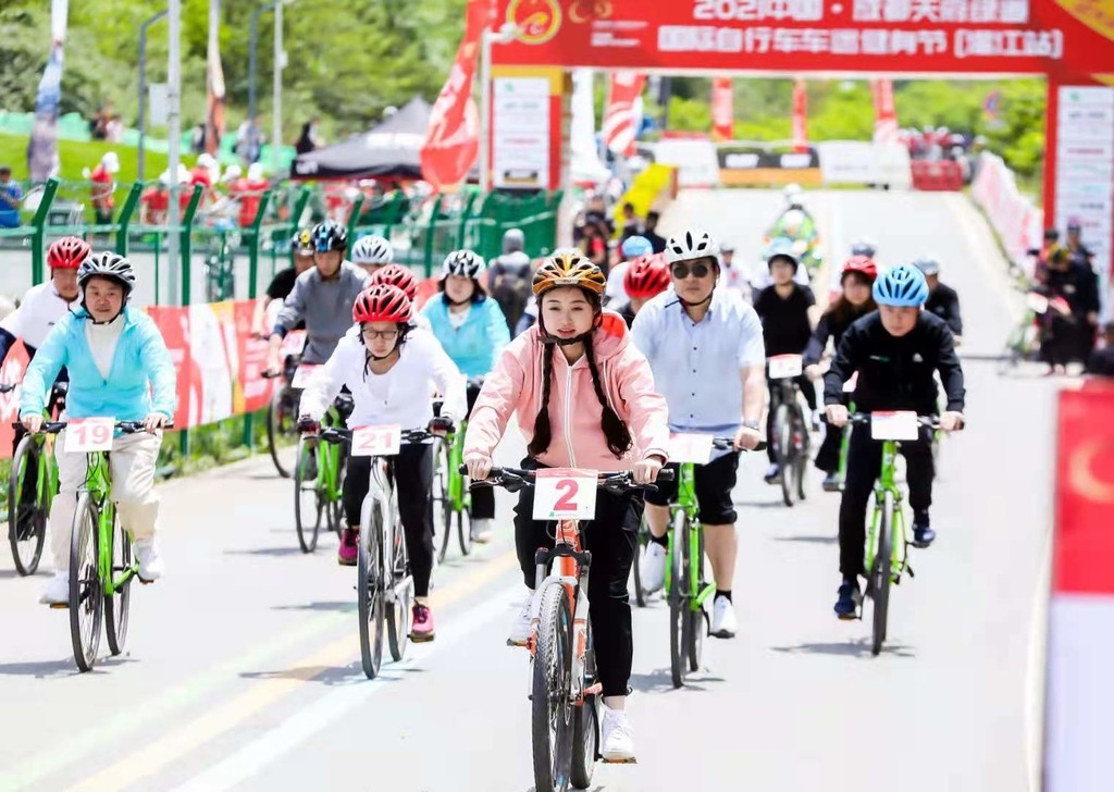 2022天府绿道自行车赛冲刺,2024天府绿道骑行比赛第一视角