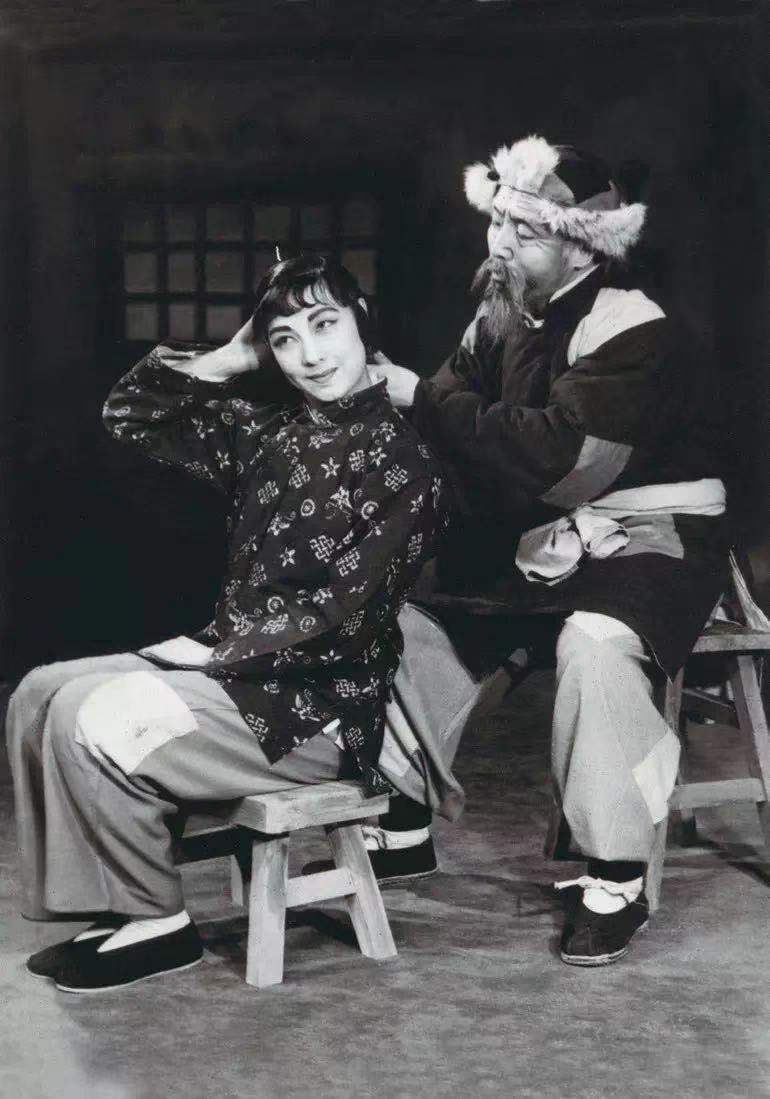 杜近芳现代京剧,杜近芳称得上京剧大师吗