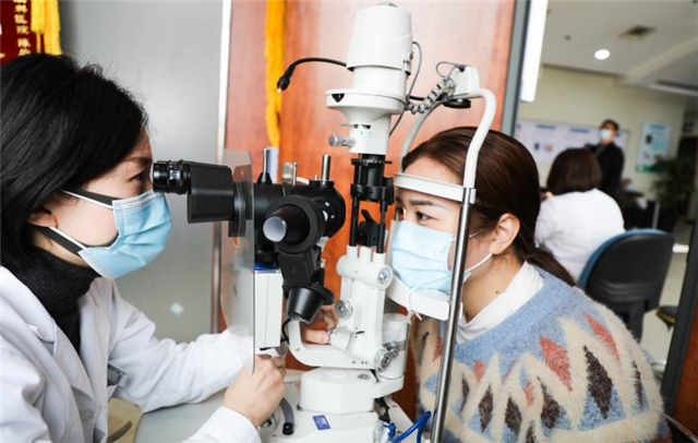 柳絮满天飞浑身痒痒,怎么缓解柳絮过敏引起的眼睛痒