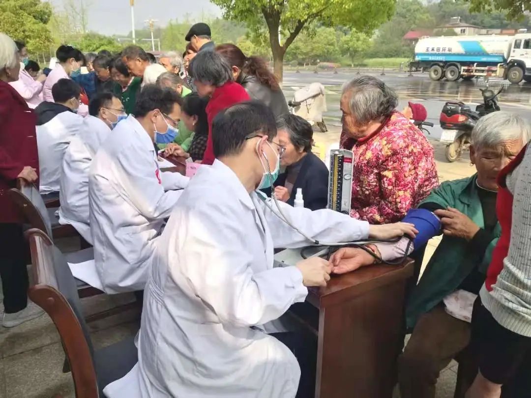 “情系家乡·活水报恩”——生命活水医疗集团千人回乡送健康活动第九批、第十批