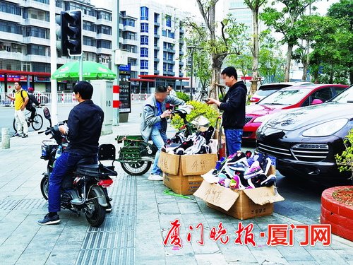 买双鞋没穿一个月就开胶了怎么办,买了鞋连续开胶