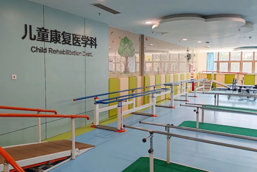 男孩因白血病两次经历骨髓移植,男孩因白血病再次经历骨髓移植