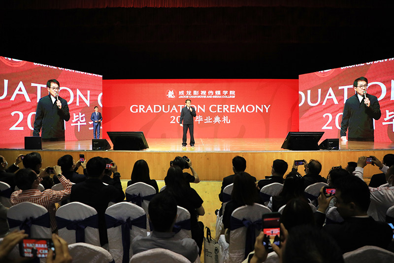 武汉设计工程学院成龙演讲,感恩有你武汉