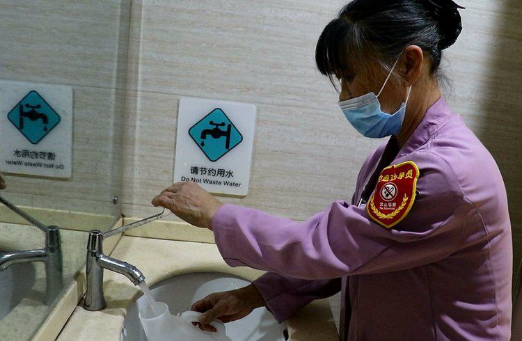 26岁双腿截肢男子,男子截肢靠老婆养家糊口