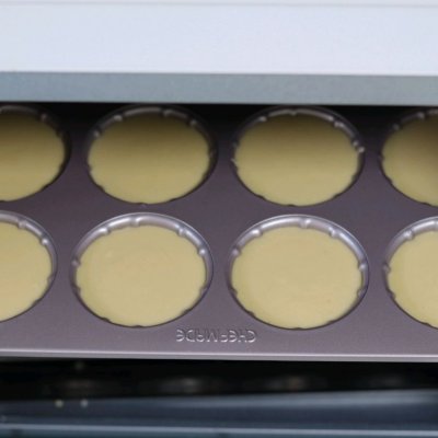 今天来做个足球翻糖蛋糕,早上来一碗红糖鸡蛋