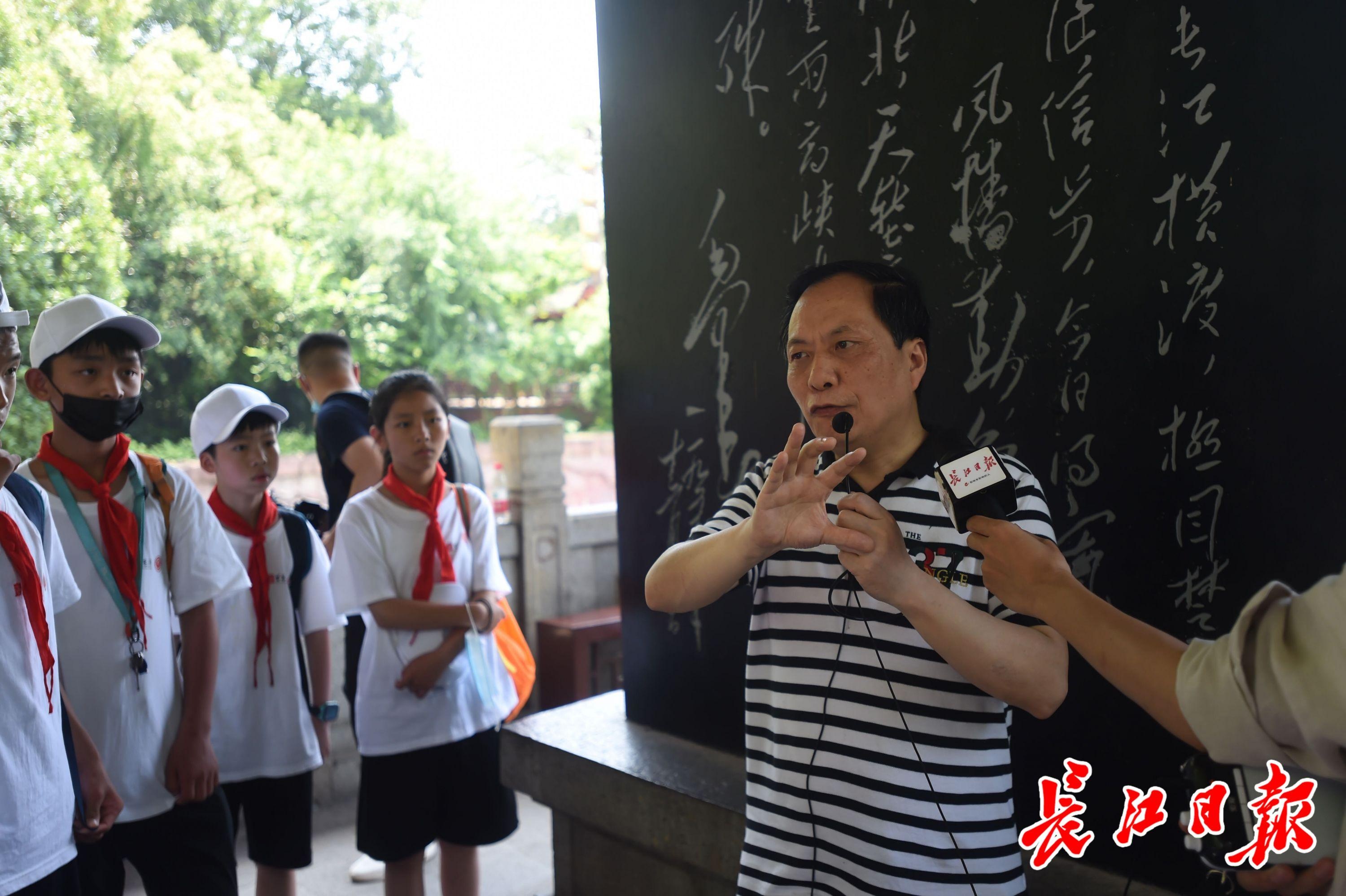 知名文化学者研究黄鹤楼,教授讲李白故事