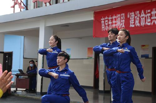 我们的新年工装,我们的工作服好看吗