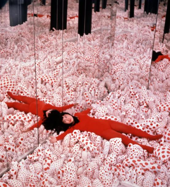 草间弥生本人,草间弥生个人简介