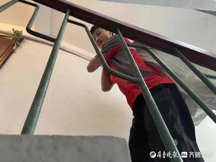 记者体验快递分拣员,记者体验快递日结多累