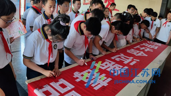 社区开展学党史感党恩专题党课,基层党支部学习新党章活动