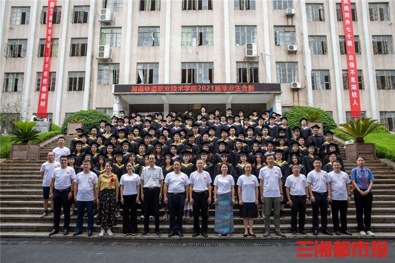 如何做到爱校如家爱生如子,如何爱学校