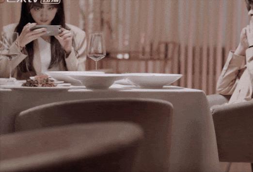 周雨彤任素汐他乡故乡,任素汐周雨彤