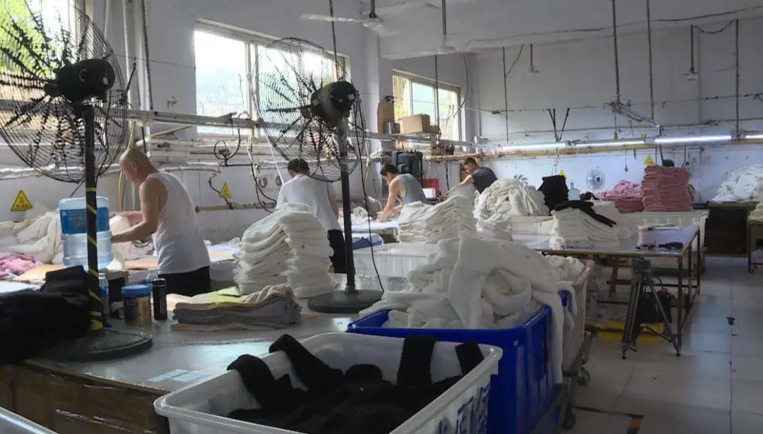 毛衫熨烫工,高温下的坚守热力人