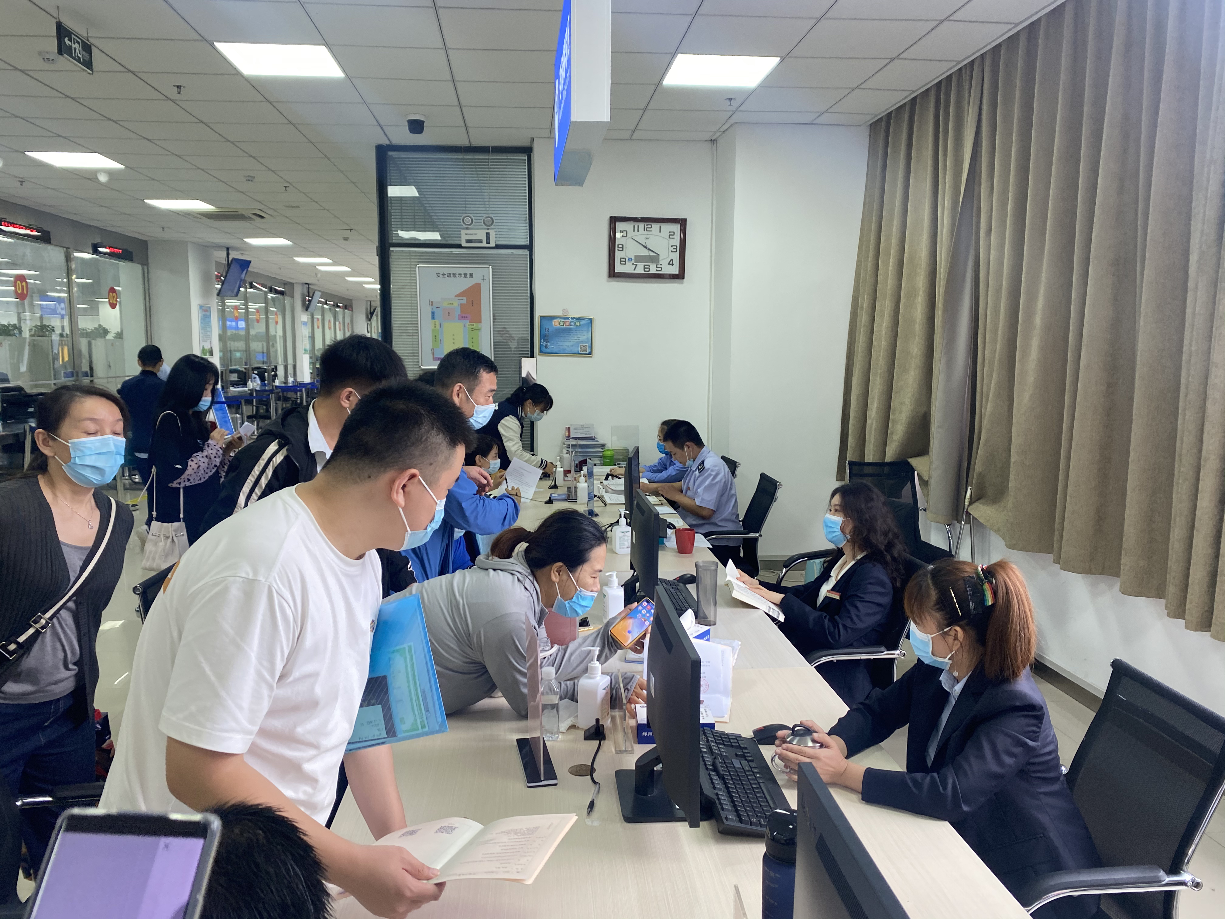 房屋地址没有录入户籍系统,户口与居住地不一致怎么上小学