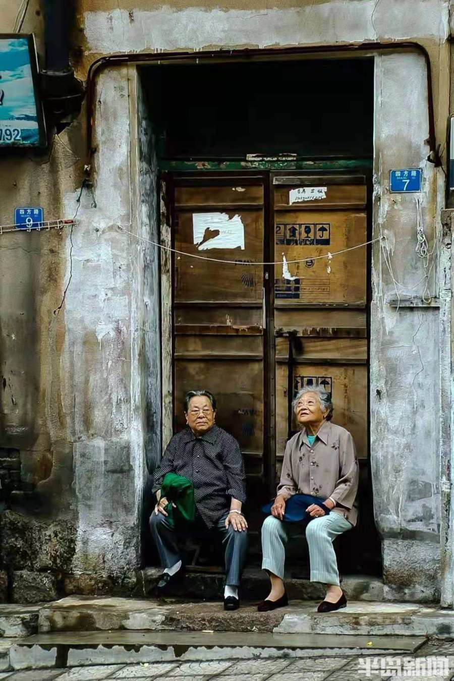 新闻周刊丨老街里，新芳华！200米小巷已吸引13家网红店，这是“一眼看海”前奏曲