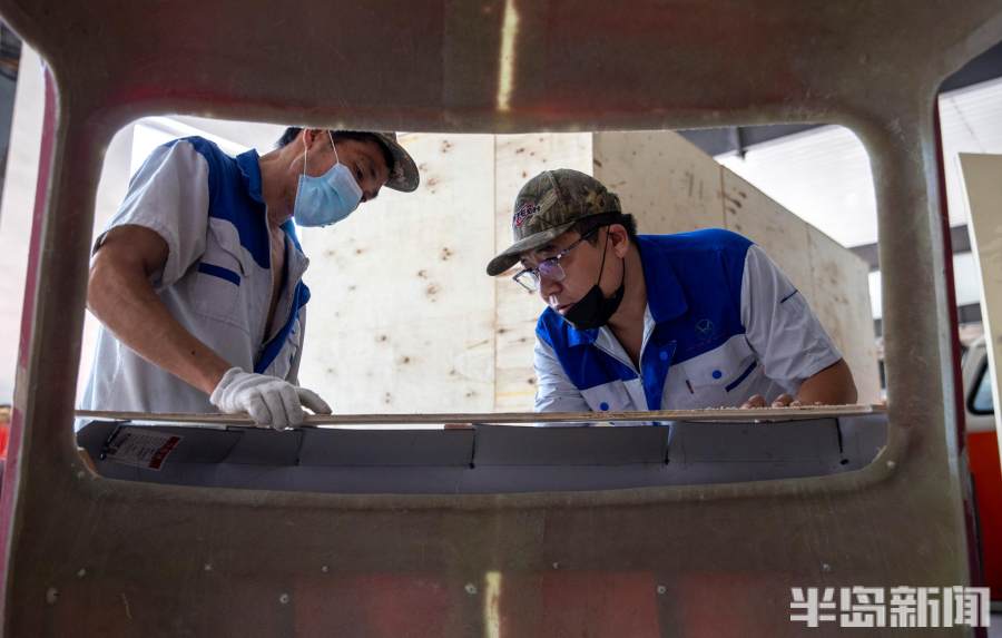 纯“爷”们!一把尺子量全球,青岛有位老爷车复刻大咖,快来围观