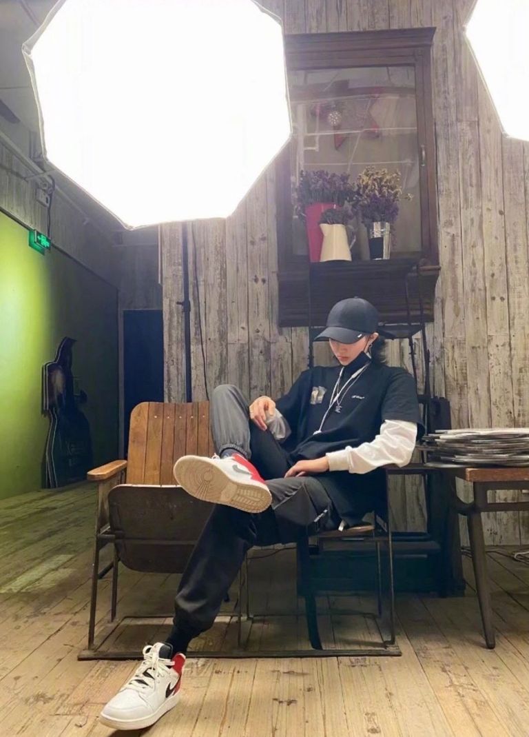 运动员穿的衣服品牌,之前运动员都穿什么品牌