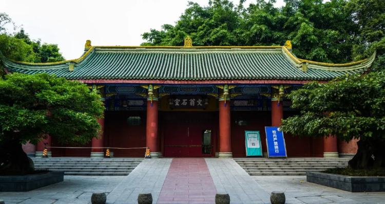 去成都读大专有用吗,去成都大学读研究生怎么样