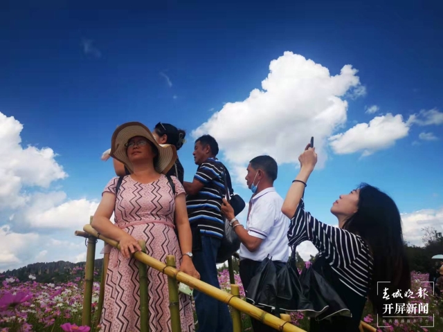 COP15“聚焦春城”｜登万溪冲览两湖胜景，夜游民族村享饕餮盛宴