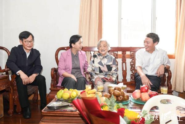 宁波百岁老人的视频,宁波高寿老人