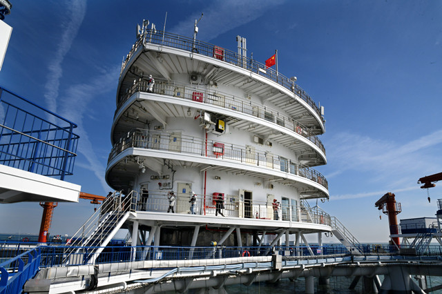 外眼看,护大河之洲引百鸟来栖