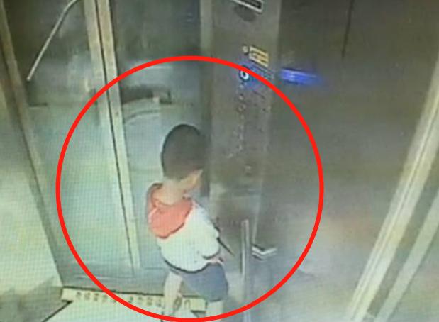 6岁男孩电梯小解导致“坠井”,教育缺失酿成的恶果,终自食其果