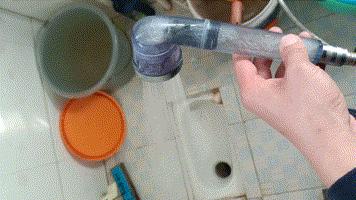 清洗储水式电热水器视频,家用电热水器可边冲洗边开着用