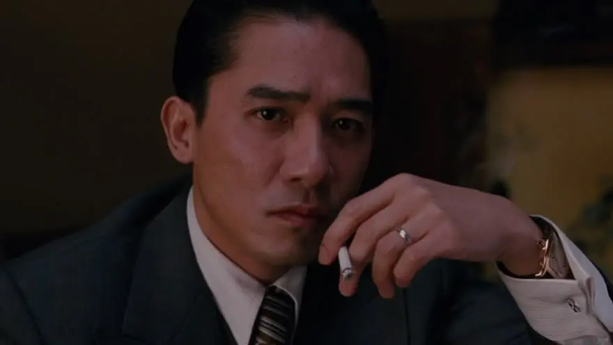 重看《色戒》，四个吸烟镜头，完美诠释出王佳芝的成长与挣扎