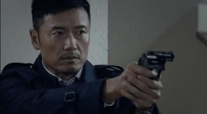 63岁苗侨伟依旧帅气，新剧收视率直达2.2亿！演技“吊打”男主