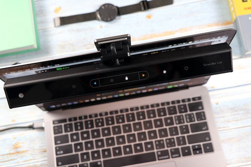 晚上看电脑觉得不舒服，试试这款