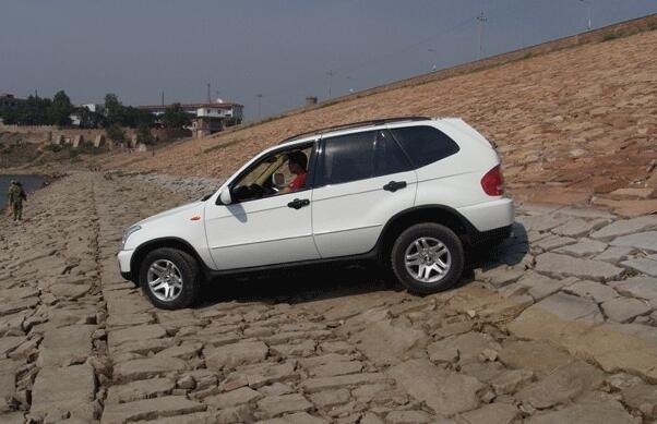 双环汽车仿造本田crv,双环仿切诺基