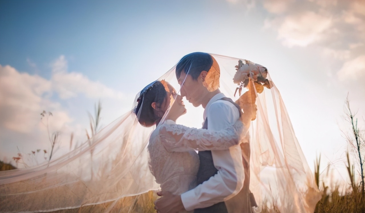 女性结婚后娘家妈找理由要钱,结婚后媳妇老是给娘家借钱