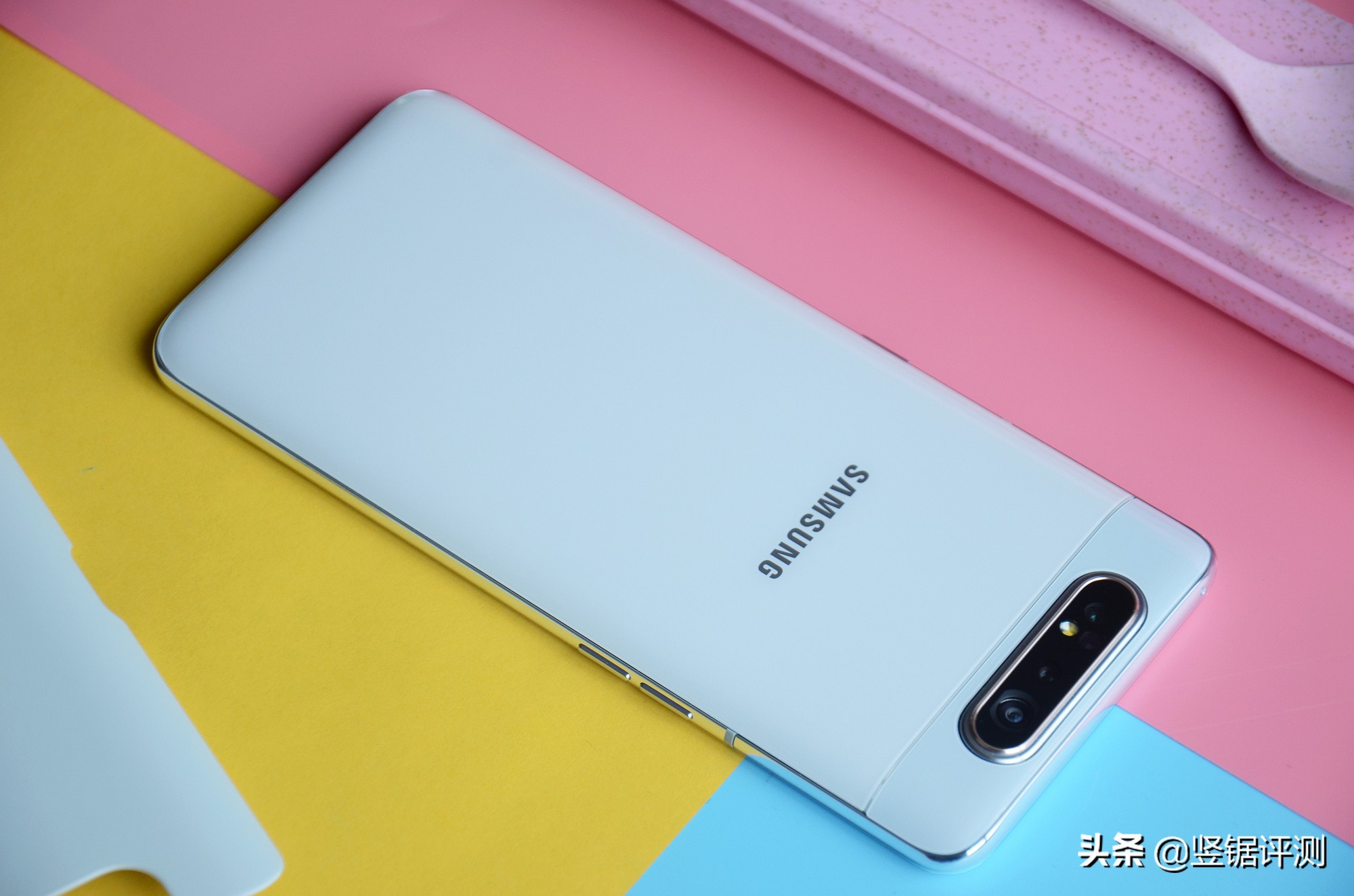 三星A80深度评测，6.7英寸全面屏，旋转摄像头设计